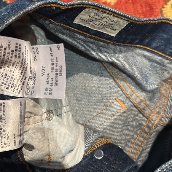 Levi’s Jean Shorts - Picture 2 of 3